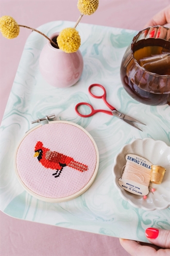 CARDINAL CROSS STITCH KIT fra Cotton Clara